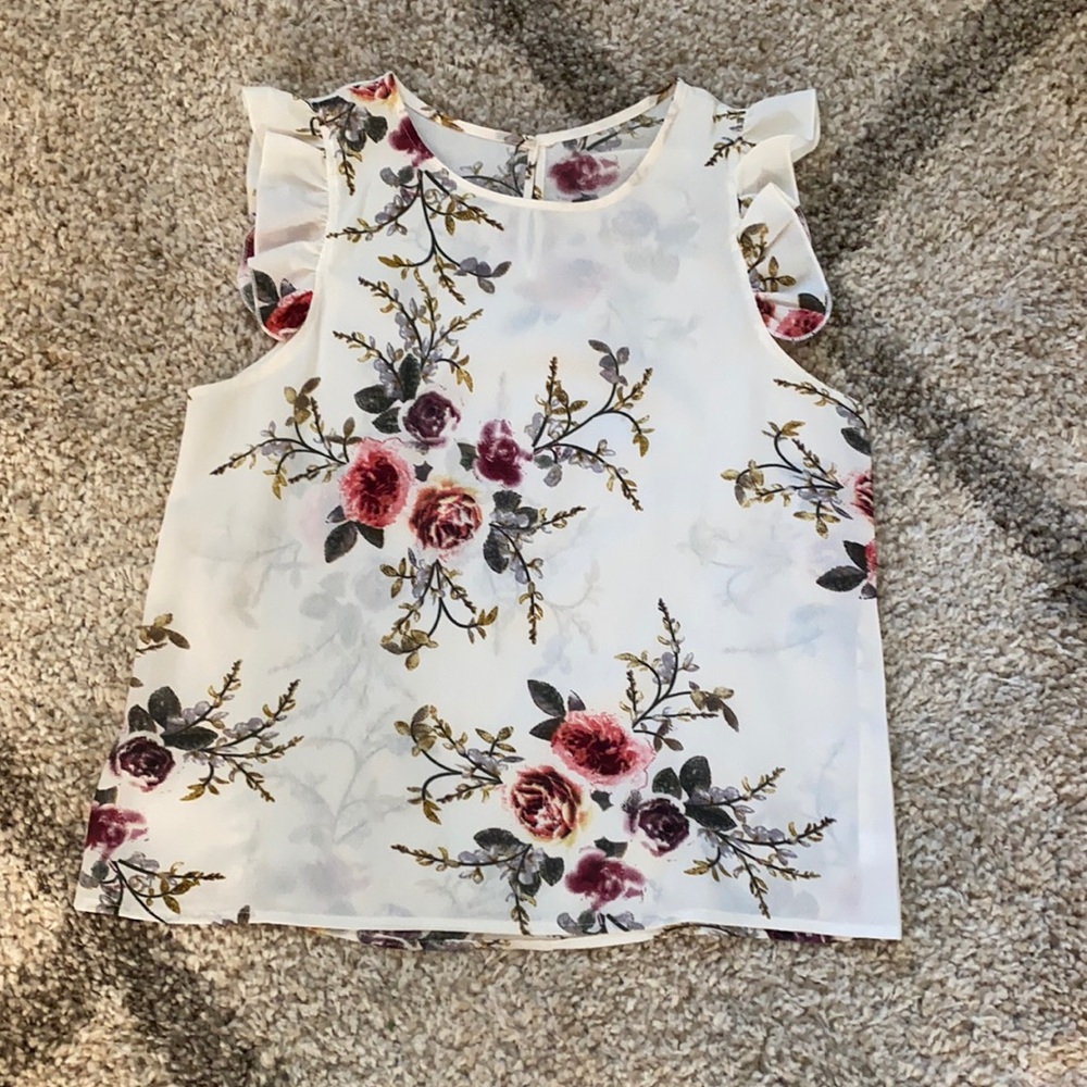 White Floral Blouse/Top 🛍🛍